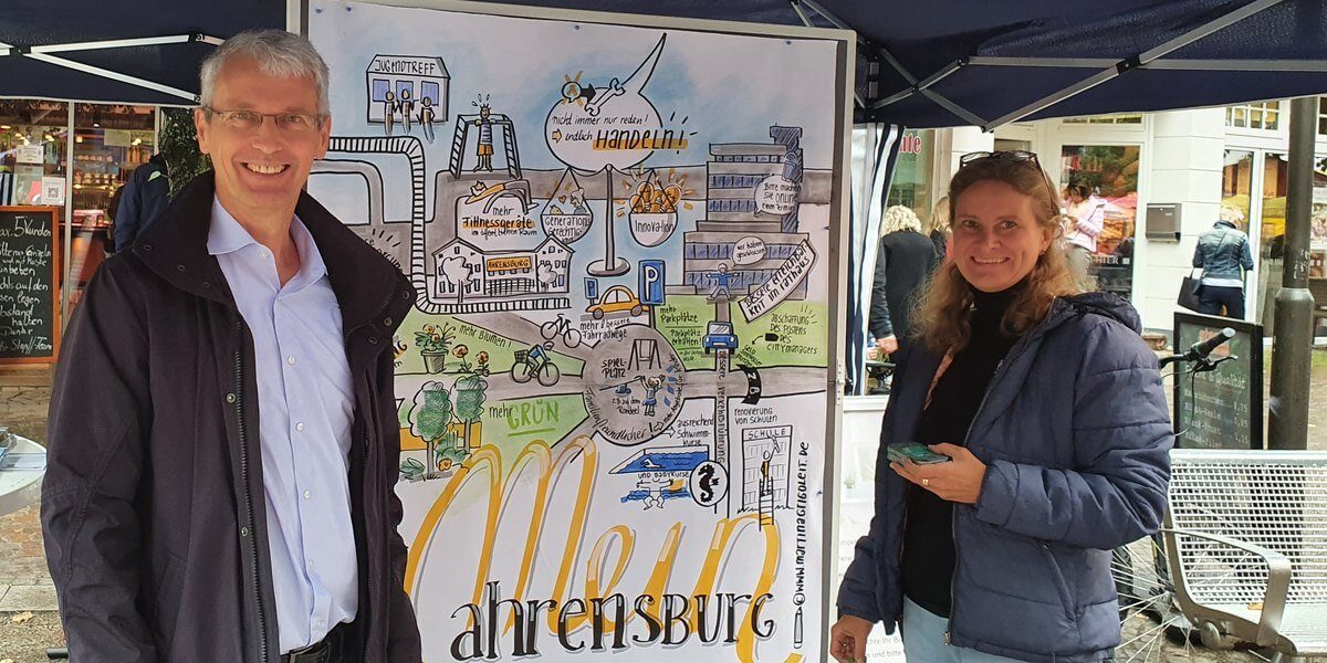 Ahrensburg Schreitmüller mit Gemälde 2021.08.28 Ec aq tiny